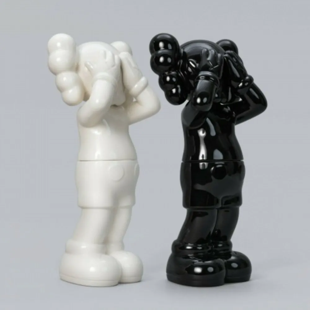 Cerâmica Kaws - Holiday UK (set of two)
