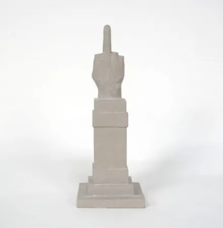 Múltiplo Cattelan - L.O.V.E.