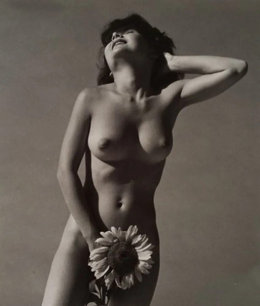 Fotografia De Dienes  - Nu avec fleurs