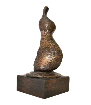 Múltiplo Moore - Standing girl, shell skirt