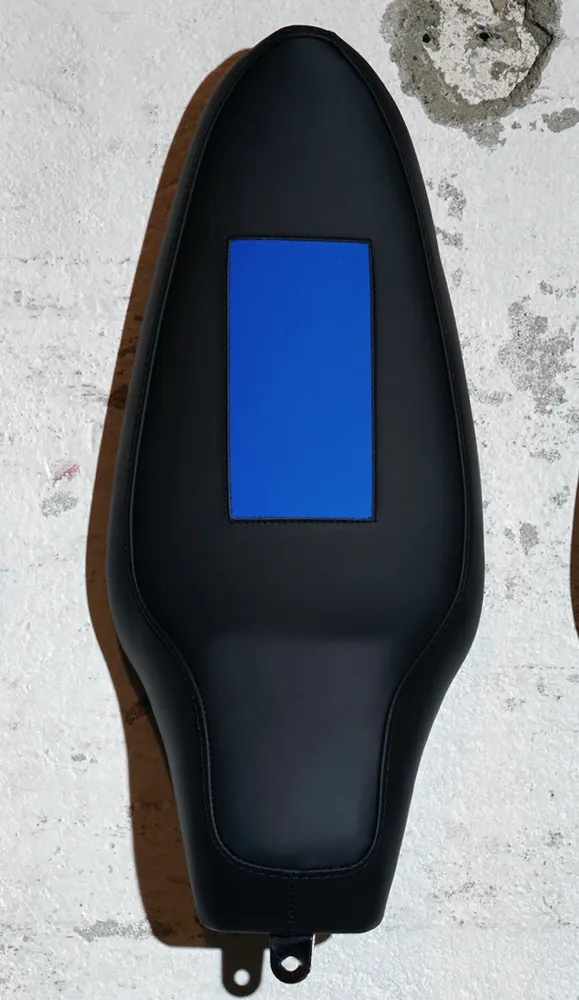 Múltiplo Mosset - Untitled (Banana saddle)