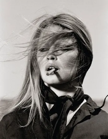 Fotografia O'neil - Brigitte Bardot Smoking a Cigar