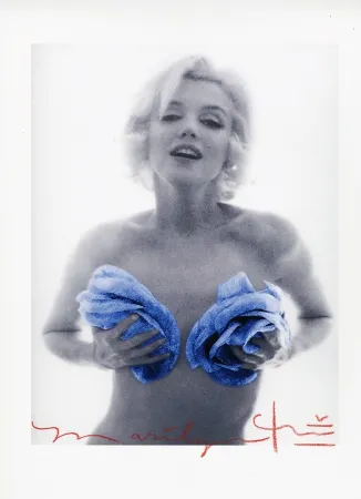 Fotografia Stern - Marilyn Monroe with Blue Roses