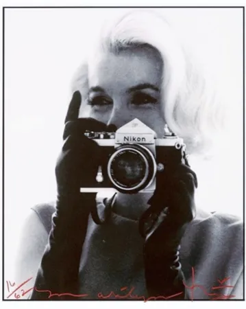 Fotografia Stern - Marilyn with Nikon (Close Up)