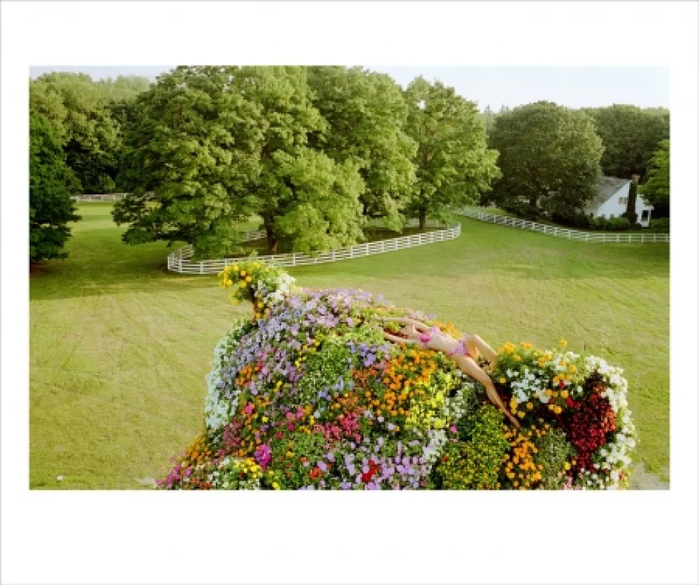 Fotografia Teller - Stephanie (Seymour) on Jeff Koons Puppy 