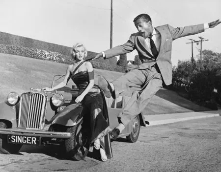 Fotografia Worth - Sammy Davis Jr leaps for Marilyn